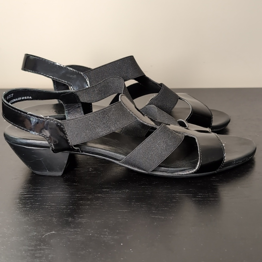 Munro American Black Minimalist Sandals Size women's 9.5